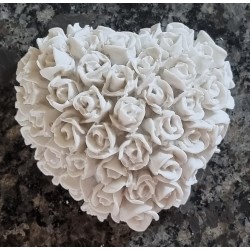 Beton Herz mit Rosen weiss