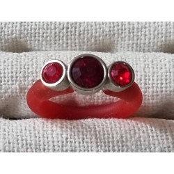 Ring mit Swarovski Steinen rot