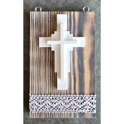 Schild mit Kreuz geflammt