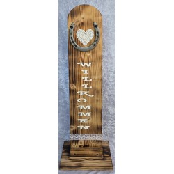 Schild stehend geflammt...