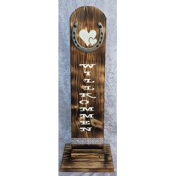 Schild stehend geflammt...