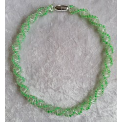 Gefädelte Halskette neon grün