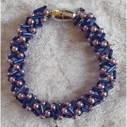 Gefädeltes Armband blau/lila