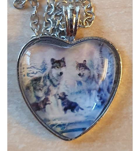 Kette mit Herz Cabochon Wölfe