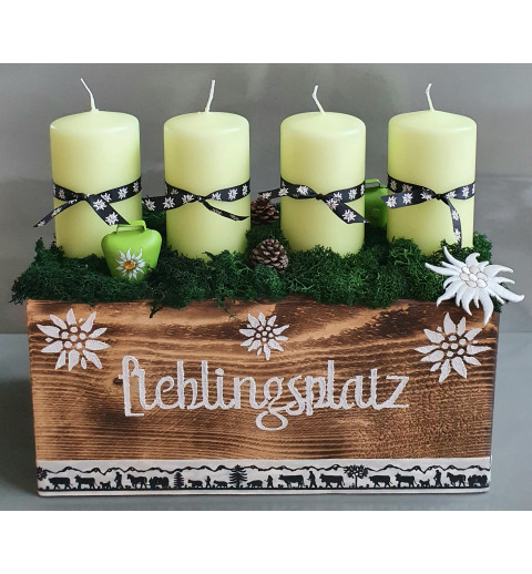 Balken mit Kerzen hellgrün