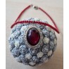 Kette mit Medaillon rot