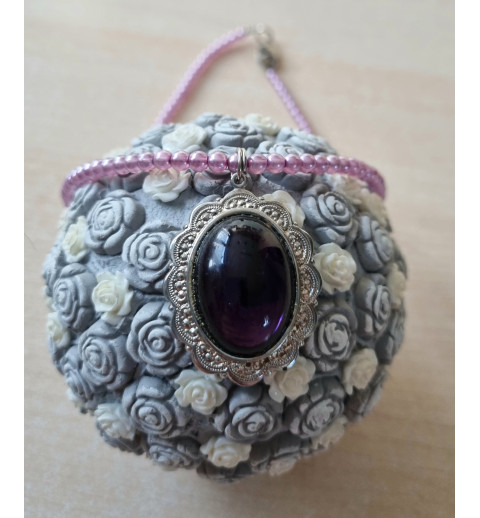 Kette mit Medaillon lila