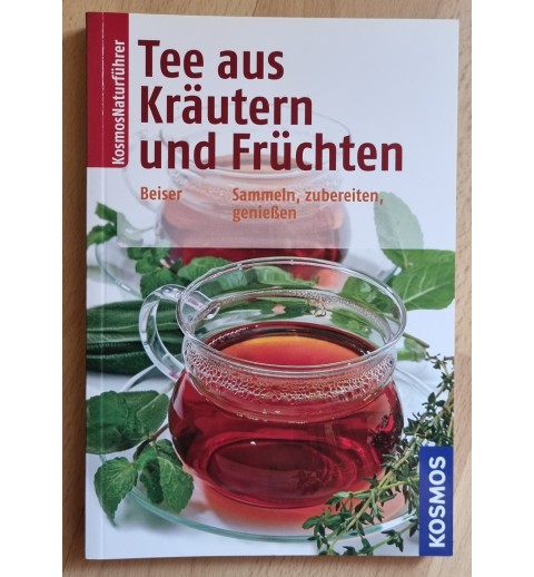 Tee aus Kräutern und Früchten