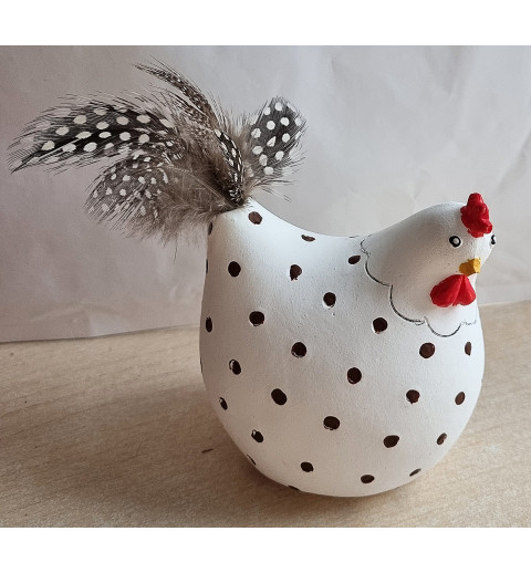 Beton Huhn mit braunen tupfen und braunem Schwanz