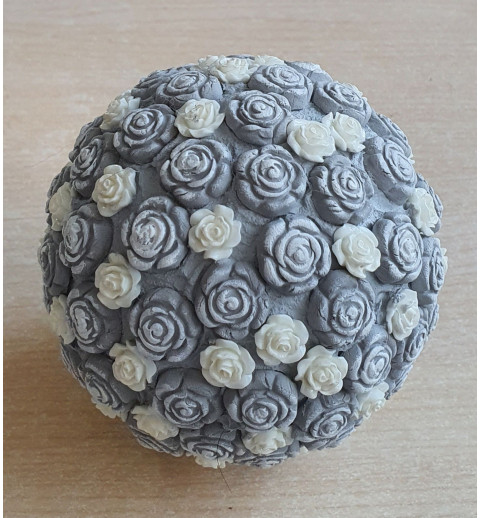 Rosenkugel aus Beton 1