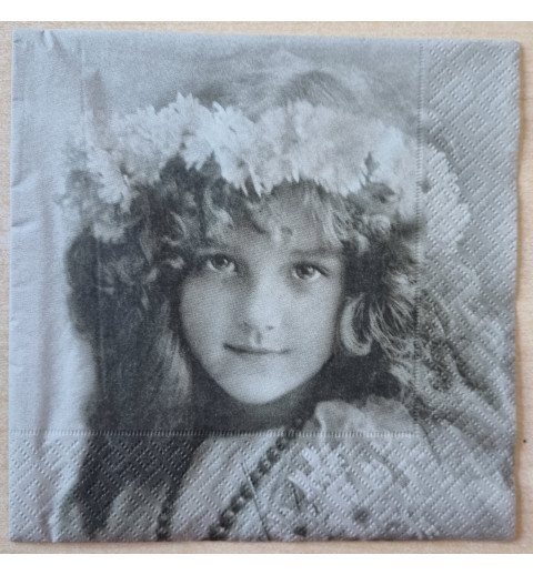 Serviette Mädchen mit Blumenkranz