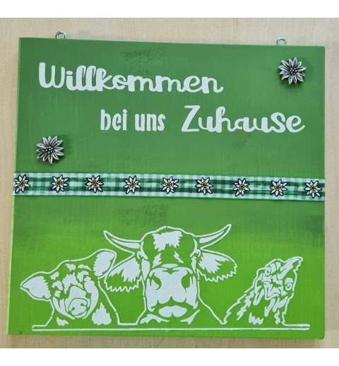 Schild "Herzlich Willkommen bei uns Zuhause "  grün