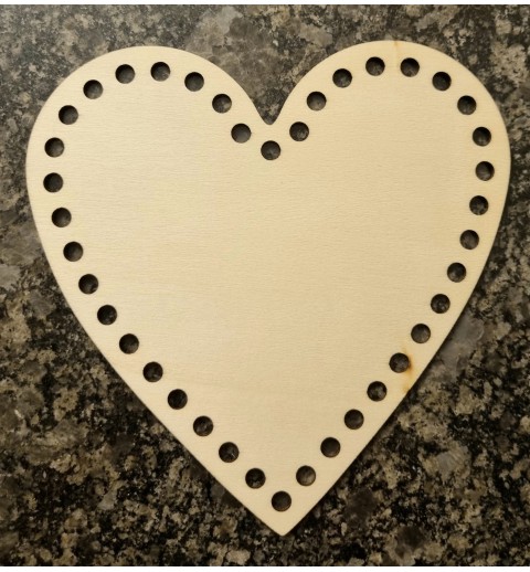 Laubsäge Holz Herz mit Löchern