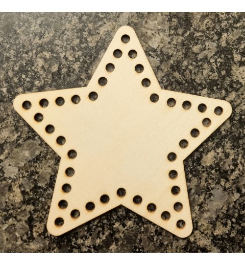 Laubsäge Holz Stern mit Löchern