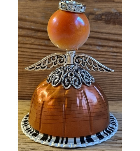 Engel aus Vertuo Kaffeekapseln dunkelorange/orange