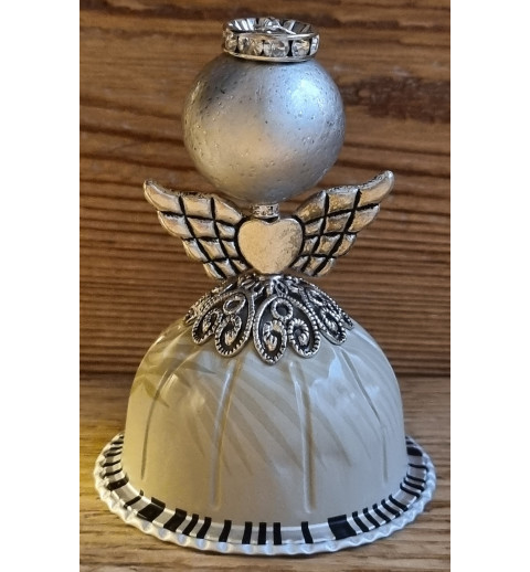 Engel aus Vertuo Kaffeekapseln creme/silber