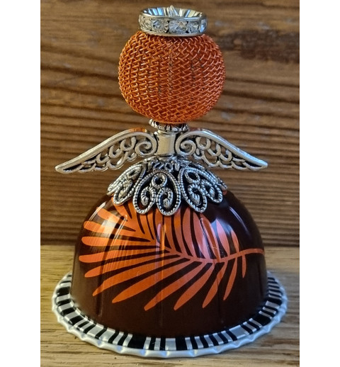 Engel aus Vertuo Kaffeekapseln weinrot/orange