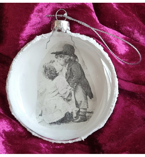 Glaskugel flach Nostalgie "Mädchen/Junge/Kuss"