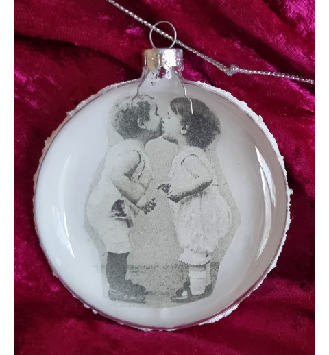 Glaskugel flach Nostalgie "Mädchen/Junge stehen küssend"