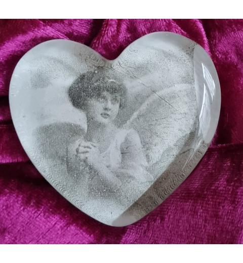 Glas Herz Nostalgie  "Engelmädchen dunkle Haare betet"