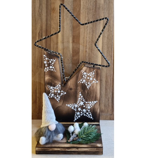 Holz Gestell mit Led Stern und Wichtel geflammt