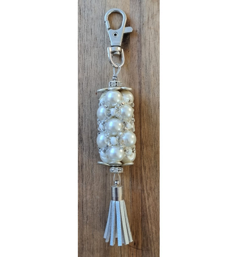 Handgefädelter Schlüsselanhänger weiss/silber
