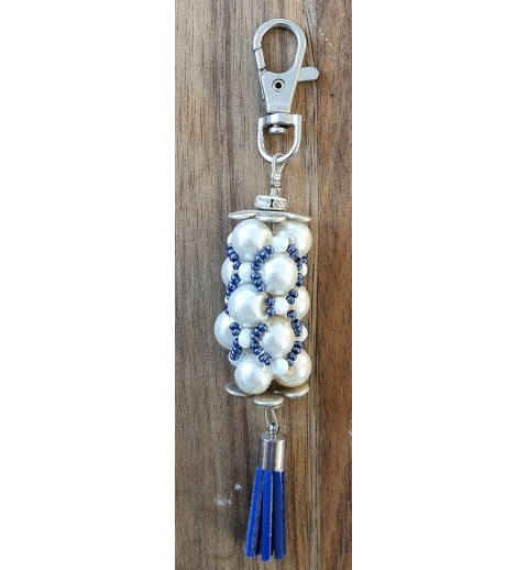 Handgefädelter Schlüsselanhänger weiss/blau/silber