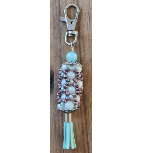 Handgefädelter Schlüsselanhänger creme/mauve/silber