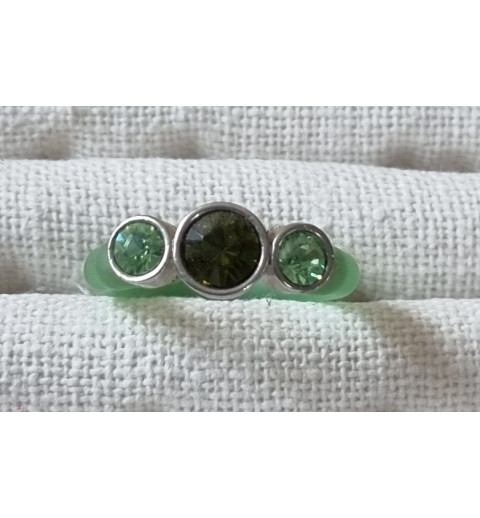 Ring mit Swarovski Steinen hellgrün
