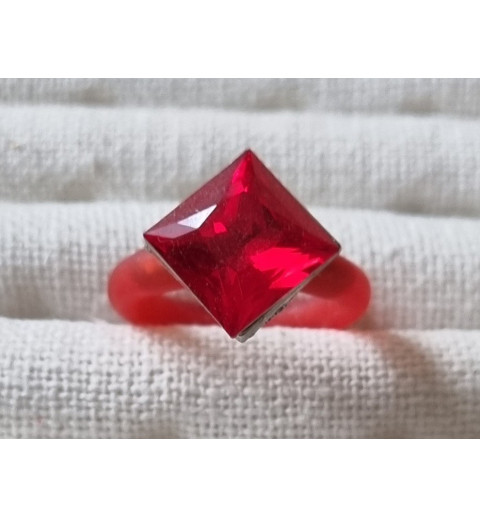 Ring mit Swarovski Steinen Quadrat rot