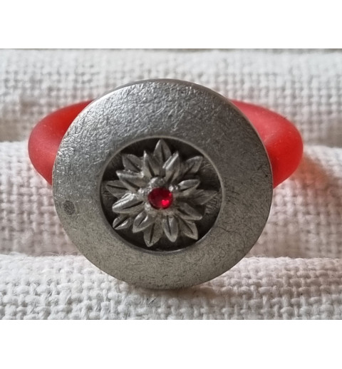 Ring mit Swarovski Steinen Edelweiss rot