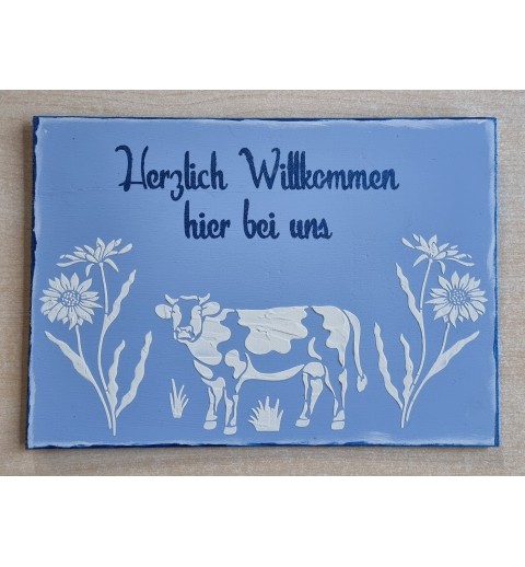 Schild " Herzlich Willkommen hier bei uns " Kuh/blau