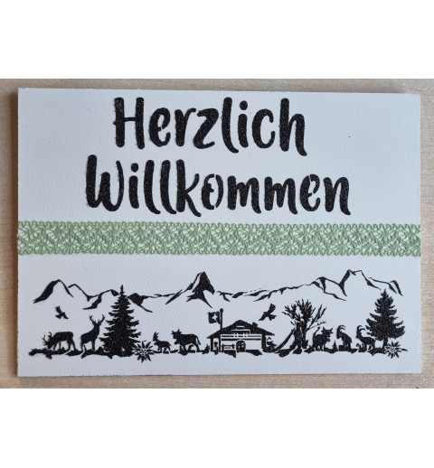 Schild weiss/schwarz/hellgrün " Herzlich Willkommen/Alpenfeeling "