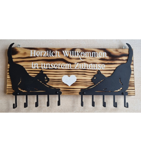 Garderobe geflammt Zwei Katzen
