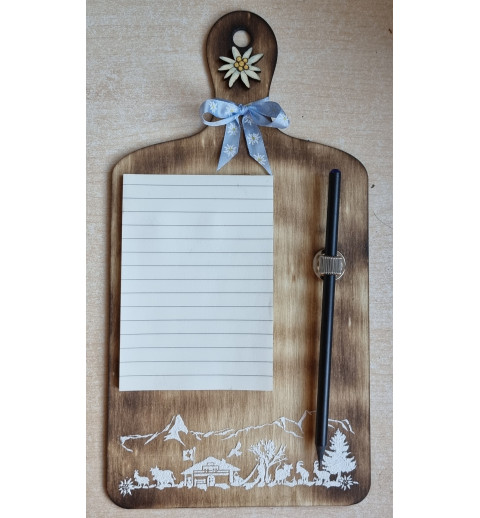 Notizblock mit Bleistift auf Holzbrettchen Alpenfeeling hellblau