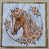 Serviette Pferdekopf mit Blumen braun