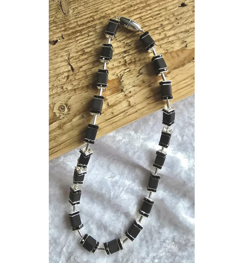 Kette mit Würfel-Perlen schwarz
