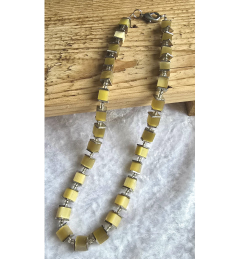 Kette mit Würfel-Perlen gelb