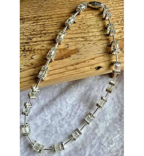 Kette mit Würfel-Perlen weiss-transparent