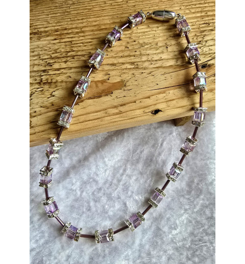 Kette mit Würfel-Perlen lila-transparent