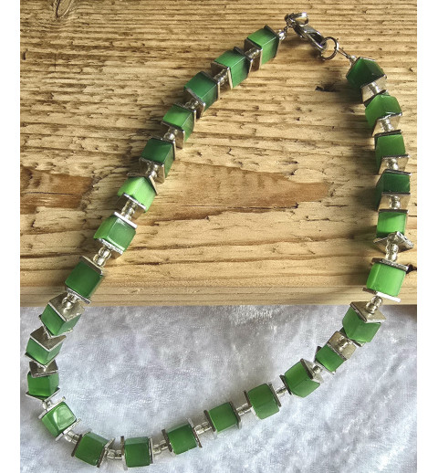 Kette mit Würfel-Perlen grün