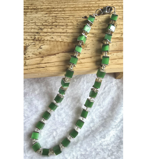 Kette mit Würfel-Perlen grün