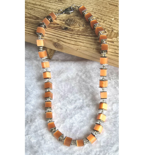 Kette mit Würfel-Perlen orange