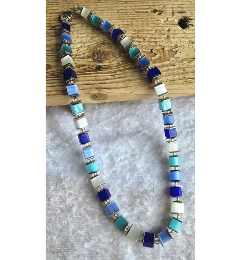 Kette mit Würfel-Perlen blautöne