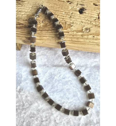 Kette mit Würfel-Perlen braun