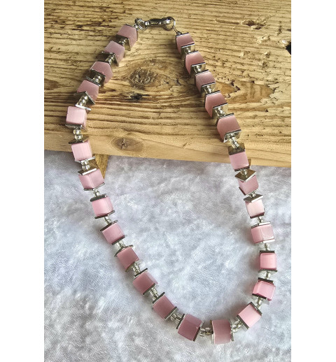 Kette mit Würfel-Perlen rosa