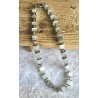 Kette mit Würfel-Perlen weiss-grau