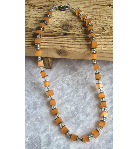 Kette mit Würfel-Perlen orange