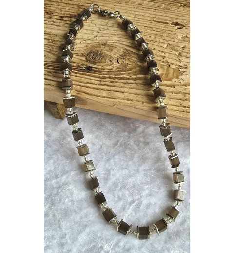 Kette mit Würfel-Perlen braun