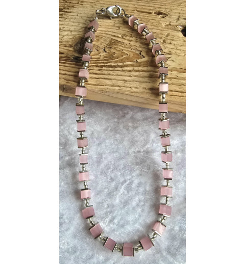 Kette mit Würfel-Perlen rosa